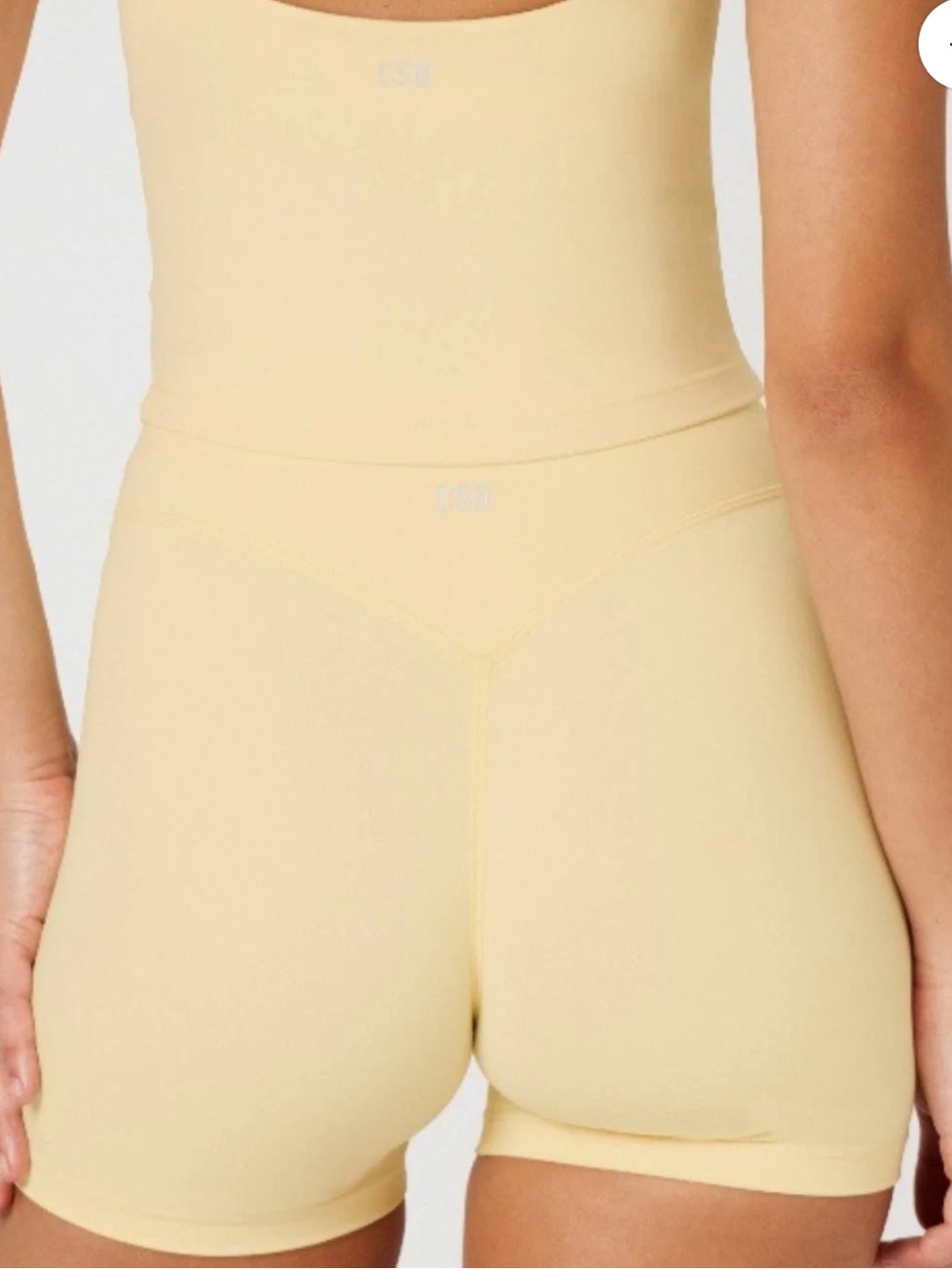 Form Invisible Scrunch Shorts 5" - Picture 2 of 6